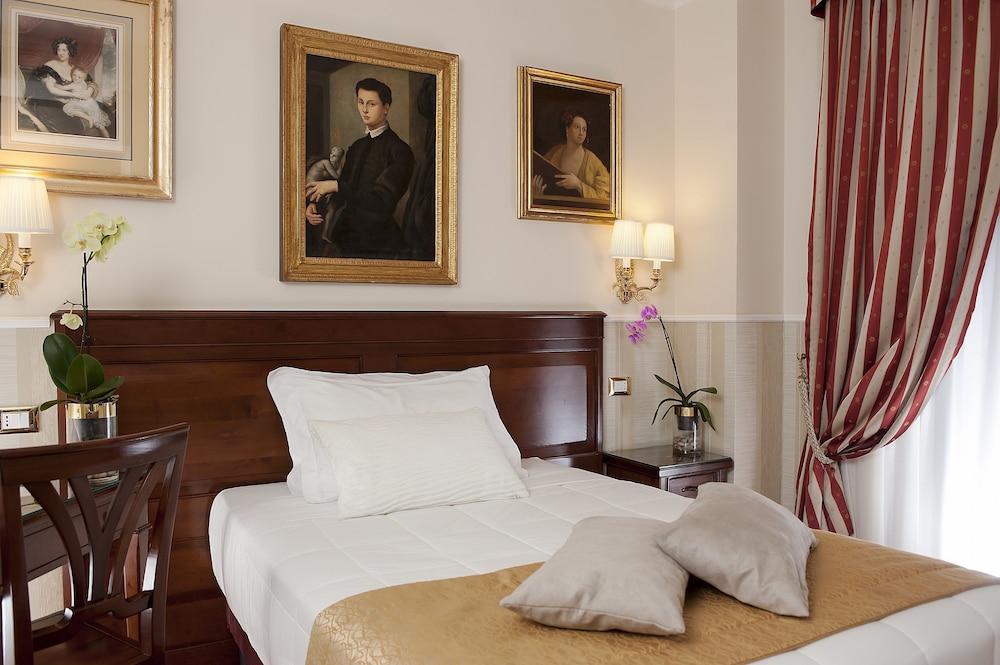 Hotel des Artistes — Hotel rooms in Rome, Lazio