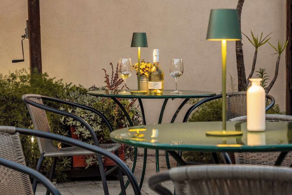 Hotel des Artistes — Restaurant & bars in Rome, Lazio