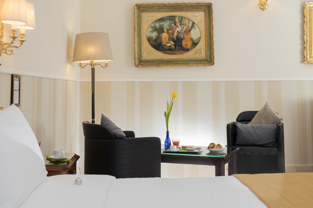 Hotel des Artistes — Hotel rooms in Rome, Lazio