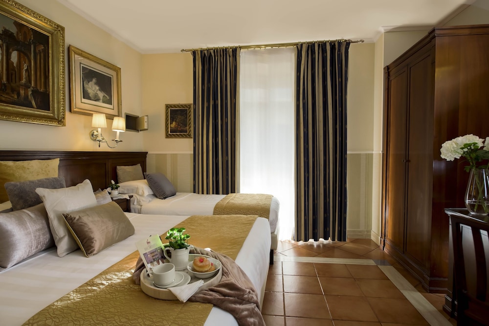 Hotel des Artistes — Hotel rooms in Rome, Lazio