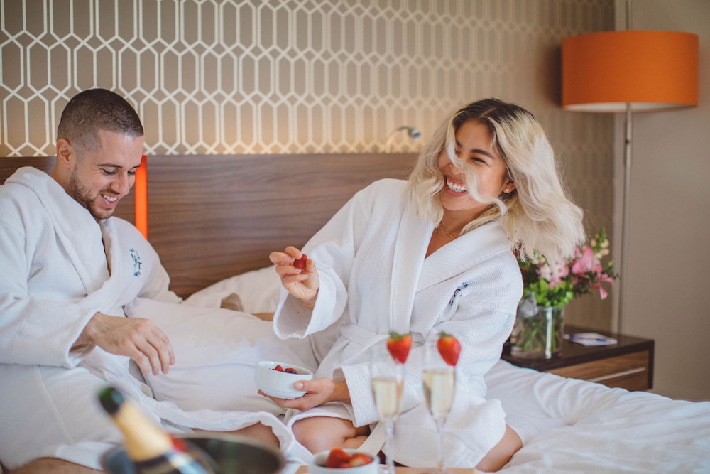 Hotel Angeleno — Hotel rooms in Los Angeles, California