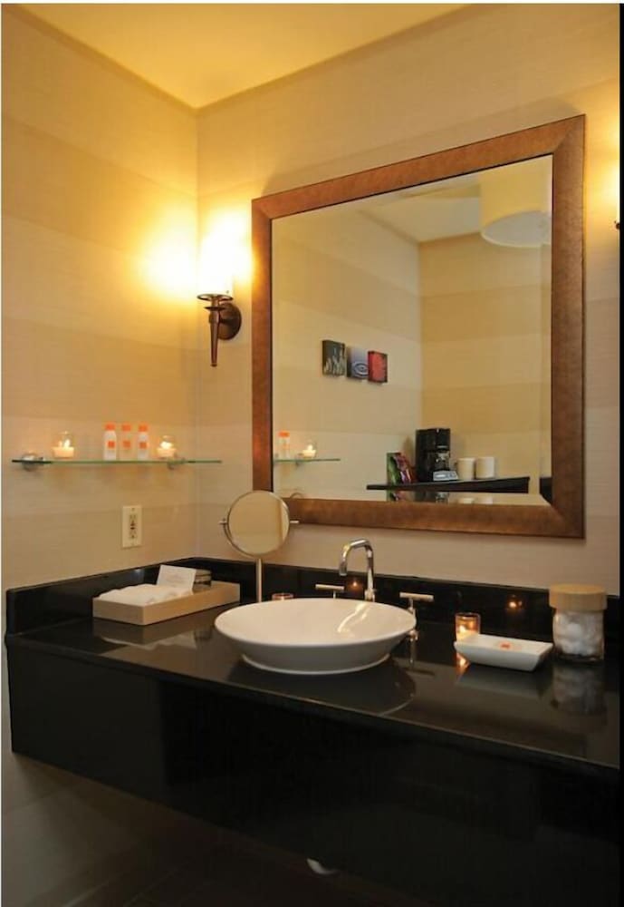 Hotel Angeleno — Hotel rooms in Los Angeles, California