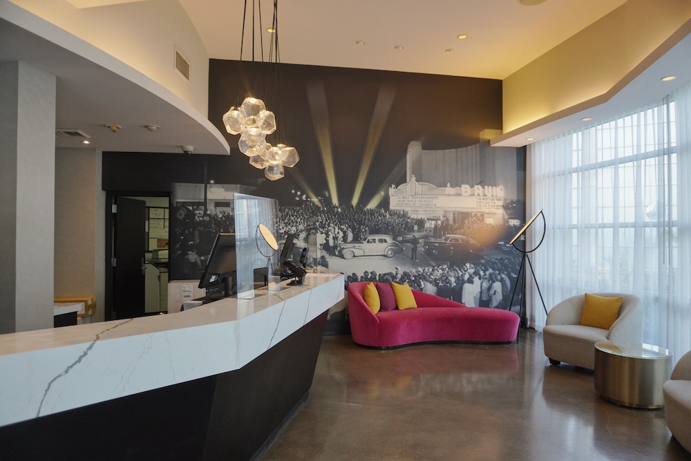 Hotel Angeleno — Hotel building in Los Angeles, California