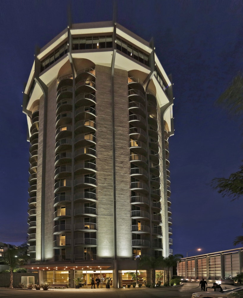 Hotel Angeleno — Hotel building in Los Angeles, California