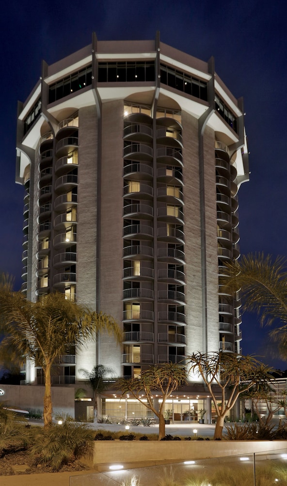 Hotel Angeleno — Hotel building in Los Angeles, California