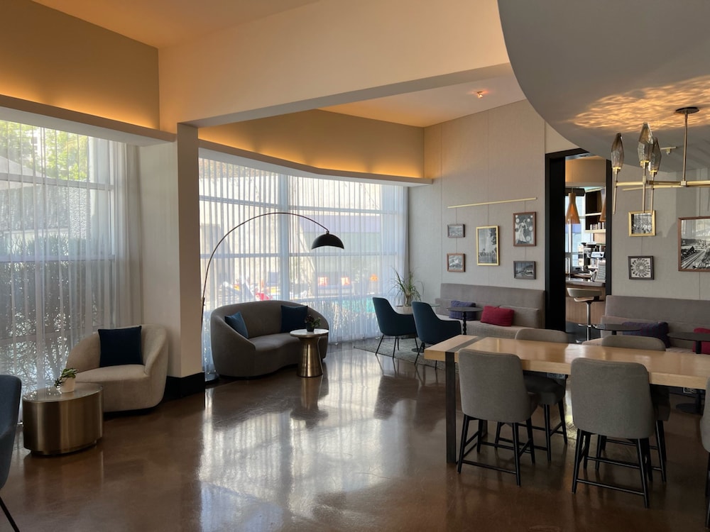 Hotel Angeleno — Restaurant & bars in Los Angeles, California