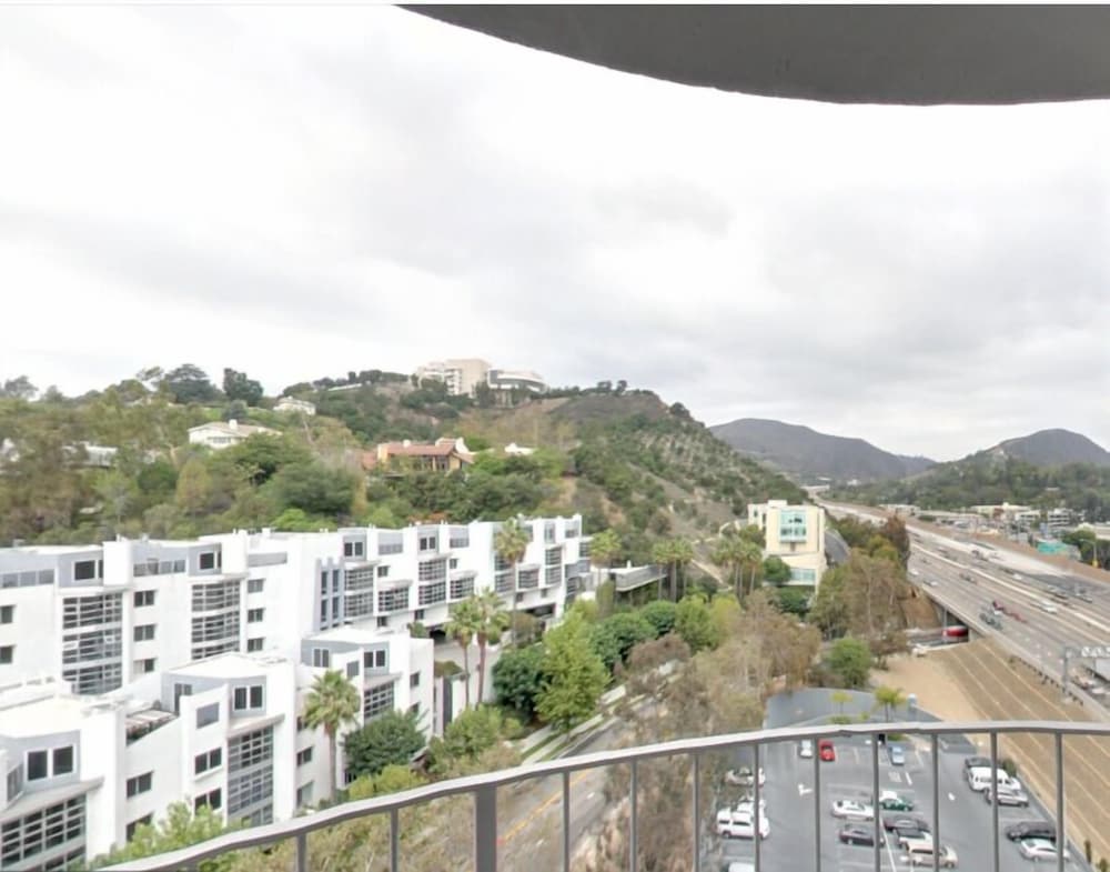 Hotel Angeleno — Attractions in the area in Los Angeles, California