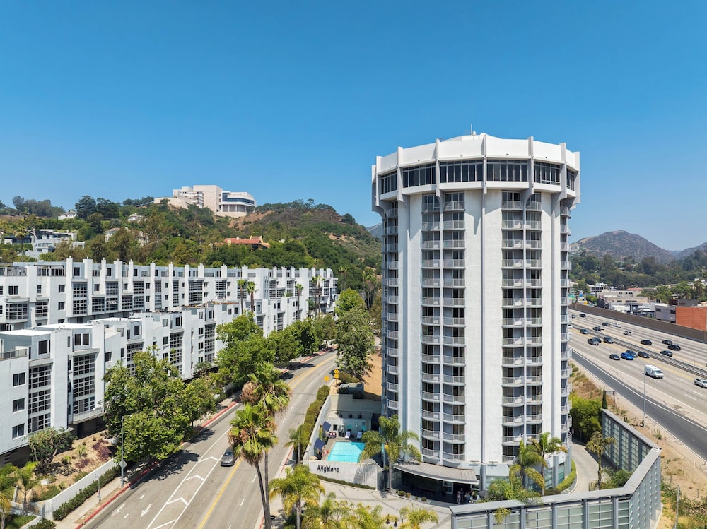 Hotel Angeleno — Hotel building in Los Angeles, California