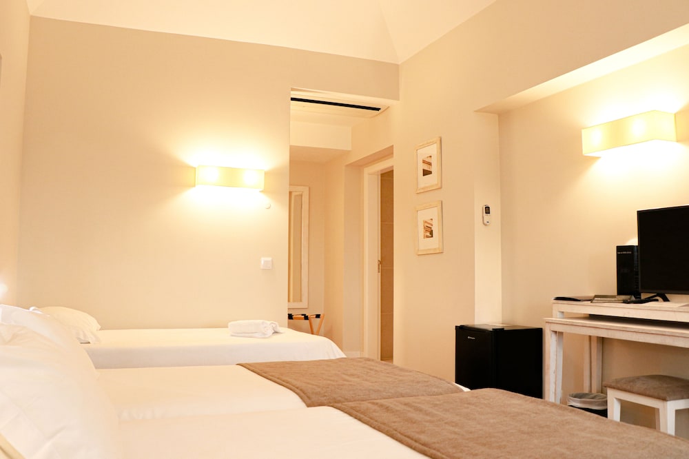 Hotel Solar do Bom Jesus — Hotel rooms in Santa Cruz, Madeira