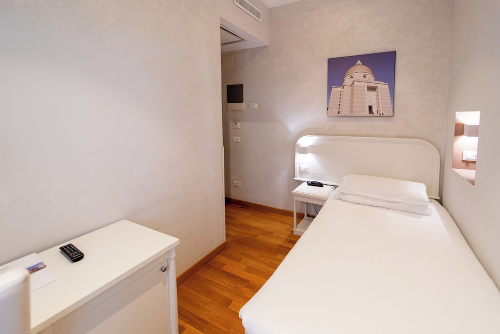 Hotel Oxford — Hotel rooms in Rome, Lazio
