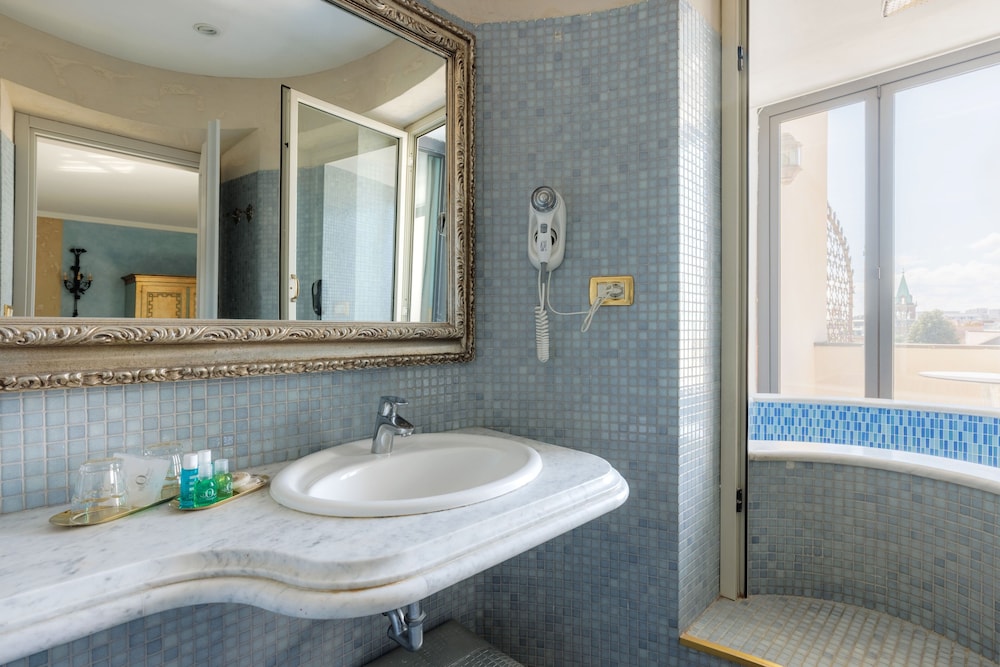 ROMANICO PALACE LUXURY HOTEL & SPA — Hotel rooms in Rome, Lazio