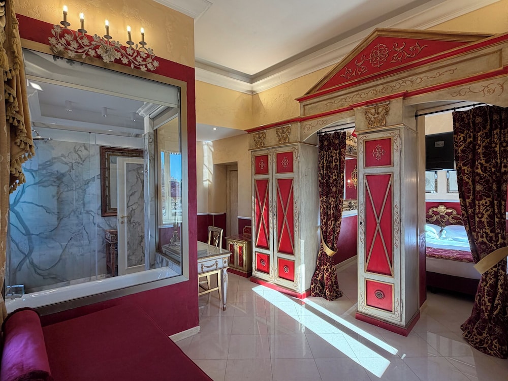 ROMANICO PALACE LUXURY HOTEL & SPA — Hotel rooms in Rome, Lazio