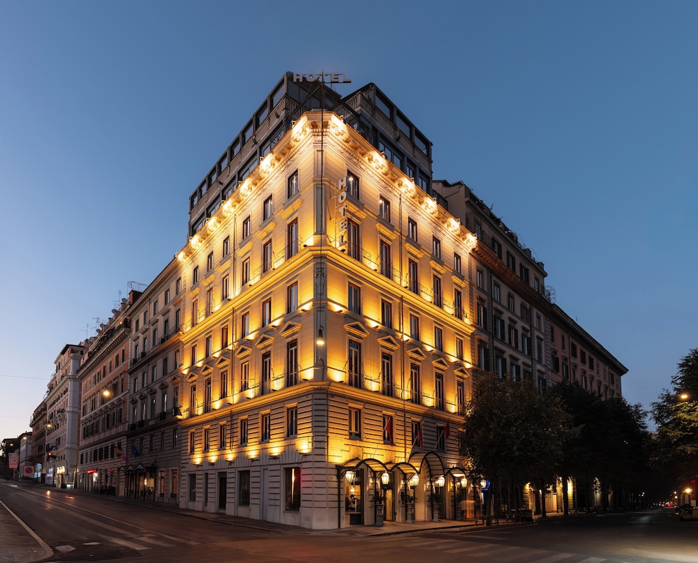 ROMANICO PALACE LUXURY HOTEL & SPA — Hotel building in Rome, Lazio