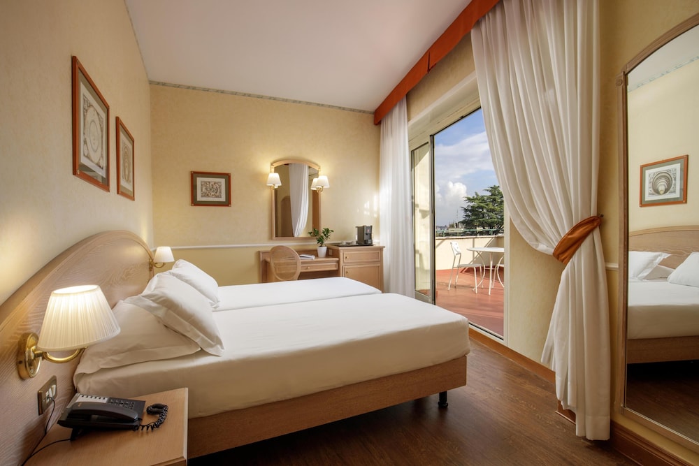 Hotel Santa Costanza by OMNIA hotels — Hotel rooms in Rome, Lazio