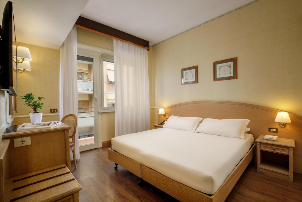 Hotel Santa Costanza by OMNIA hotels — Hotel rooms in Rome, Lazio