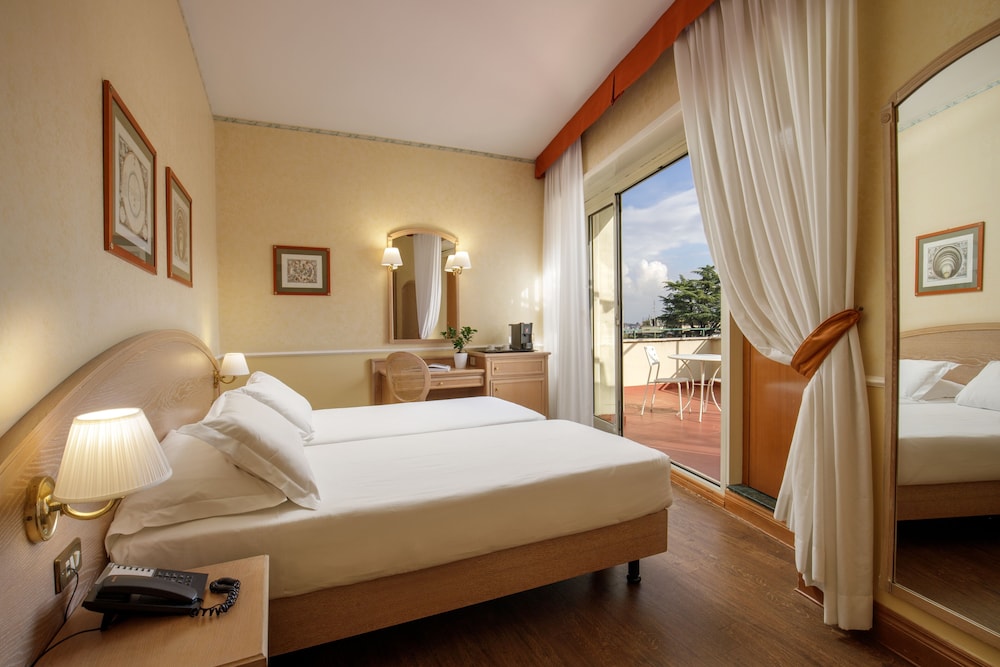 Hotel Santa Costanza by OMNIA hotels — Hotel rooms in Rome, Lazio