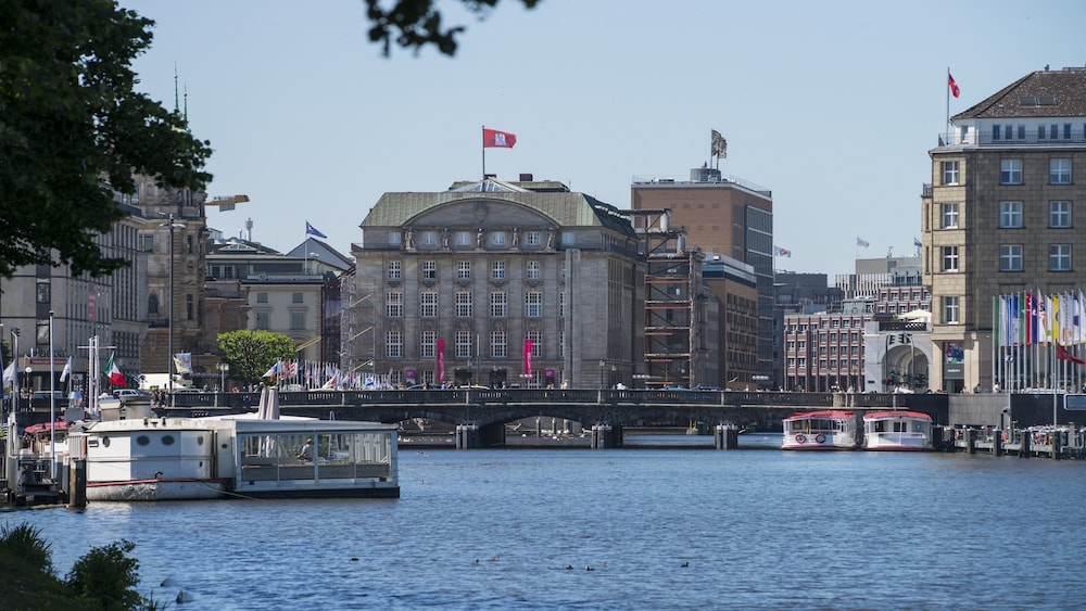 Holiday Inn Hamburg - City Nord by IHG — Hotel building in Hamburg, Hamburg