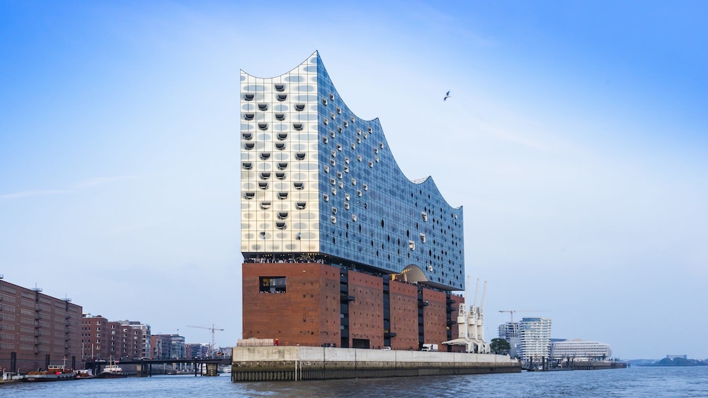 Holiday Inn Hamburg - City Nord by IHG — Hotel building in Hamburg, Hamburg