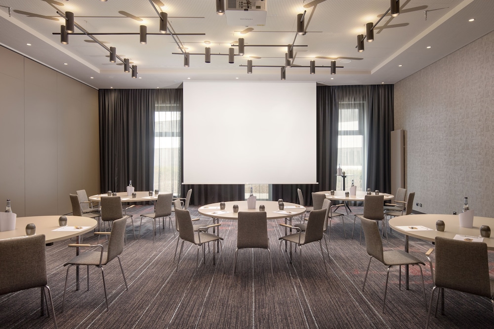 Holiday Inn Hamburg - City Nord by IHG — Hotel building in Hamburg, Hamburg