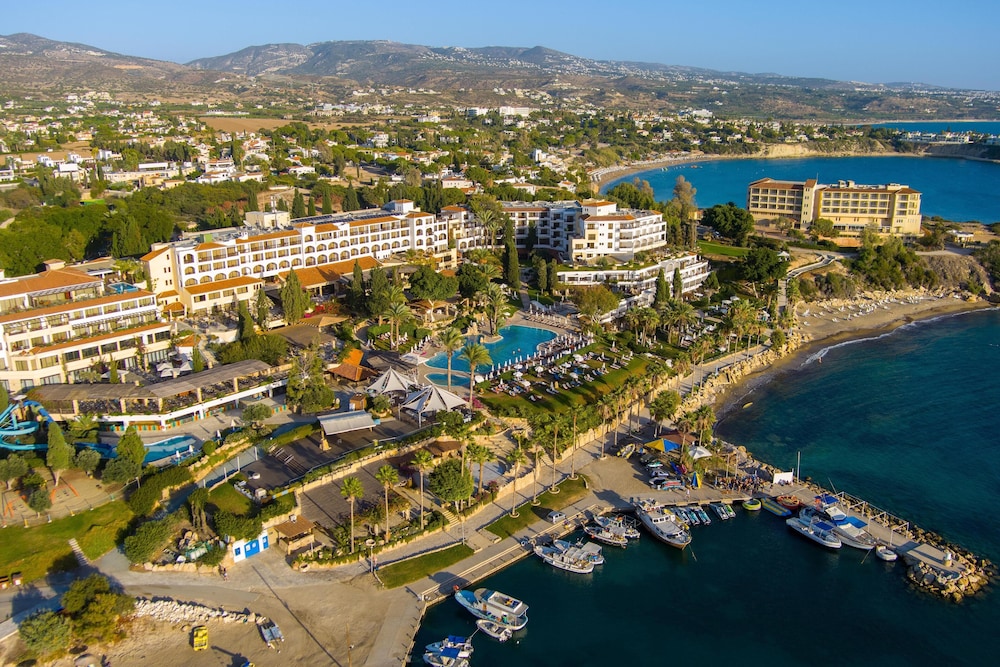 Coral Beach Hotel and Resort — Hotel building in Peyia, Paphos Region