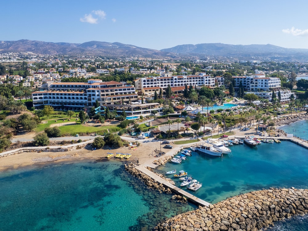 Coral Beach Hotel and Resort — Hotel building in Peyia, Paphos Region