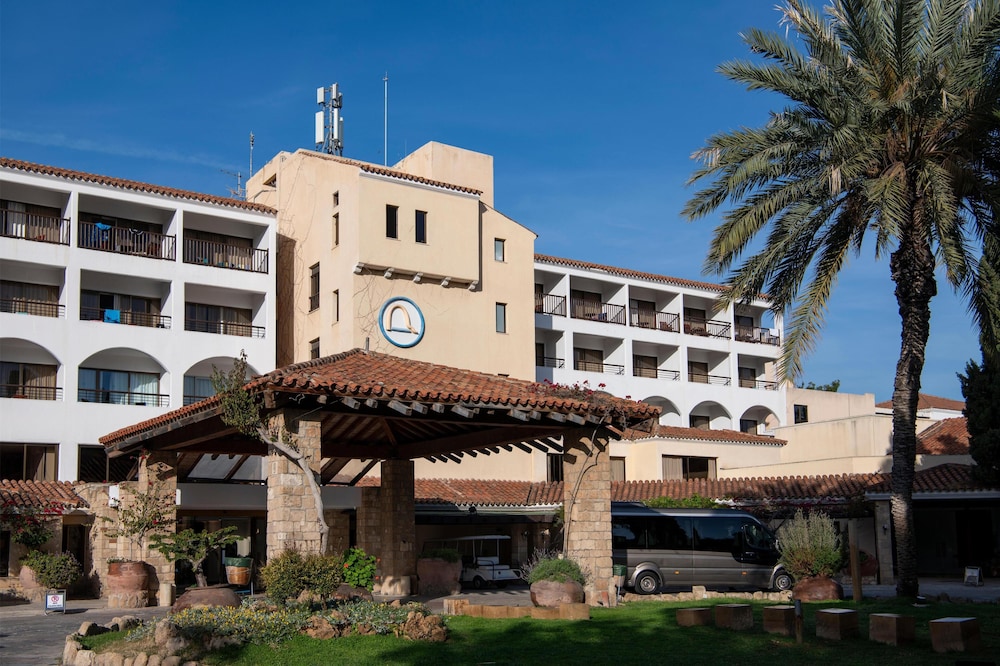 Coral Beach Hotel and Resort — Hotel building in Peyia, Paphos Region