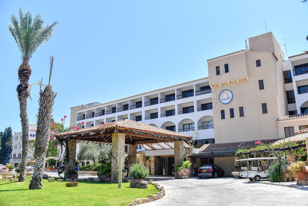 Coral Beach Hotel and Resort — Hotel building in Peyia, Paphos Region