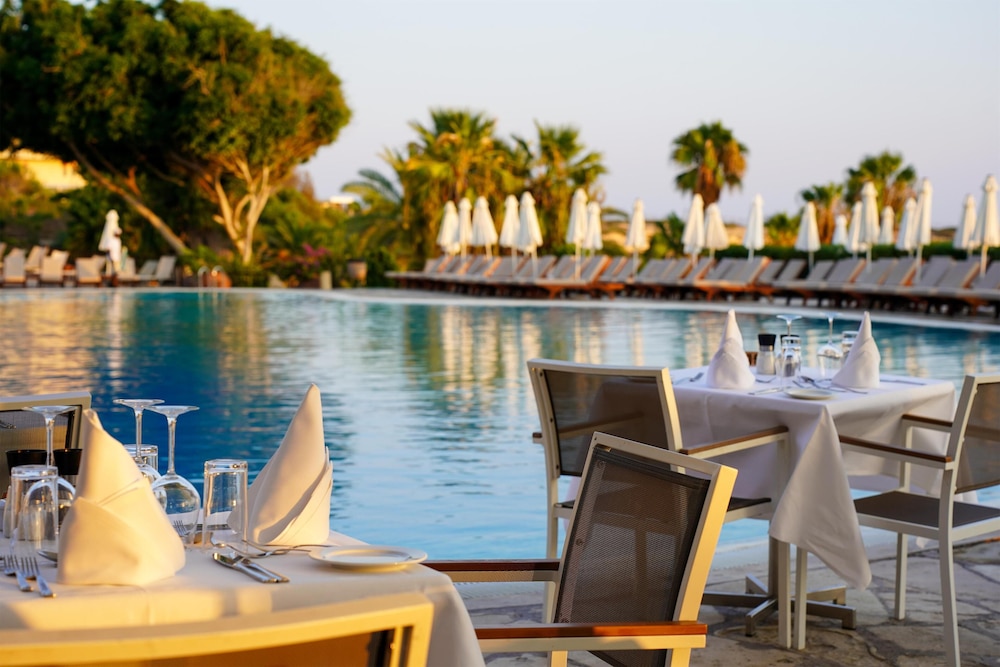 Coral Beach Hotel and Resort — Restaurant & bars in Peyia, Paphos Region