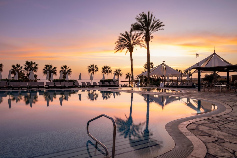 Coral Beach Hotel and Resort — Swimming pool in Peyia, Paphos Region