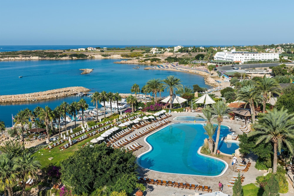 Coral Beach Hotel and Resort — Swimming pool in Peyia, Paphos Region