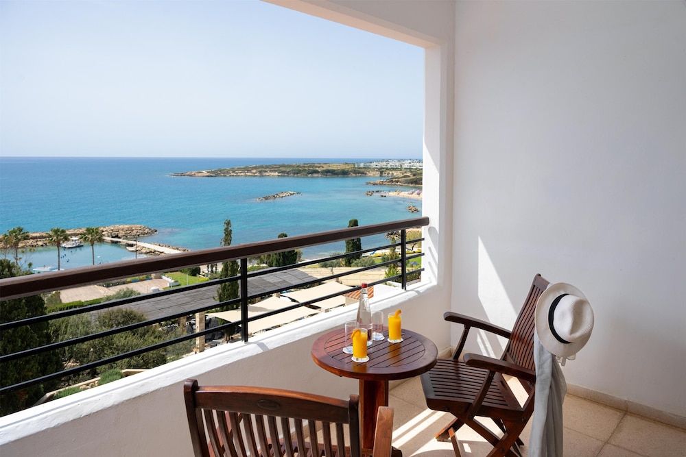 Coral Beach Hotel and Resort — Hotel rooms in Peyia, Paphos Region