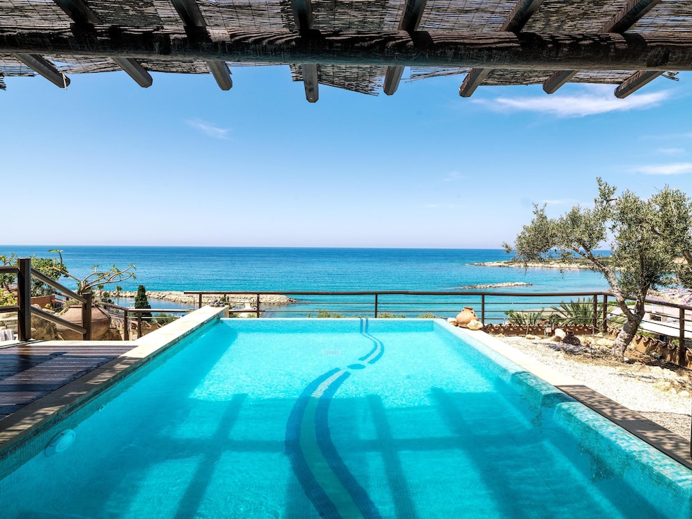 Coral Beach Hotel and Resort — Swimming pool in Peyia, Paphos Region