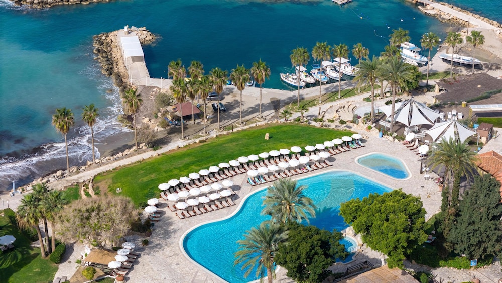 Coral Beach Hotel and Resort — Swimming pool in Peyia, Paphos Region