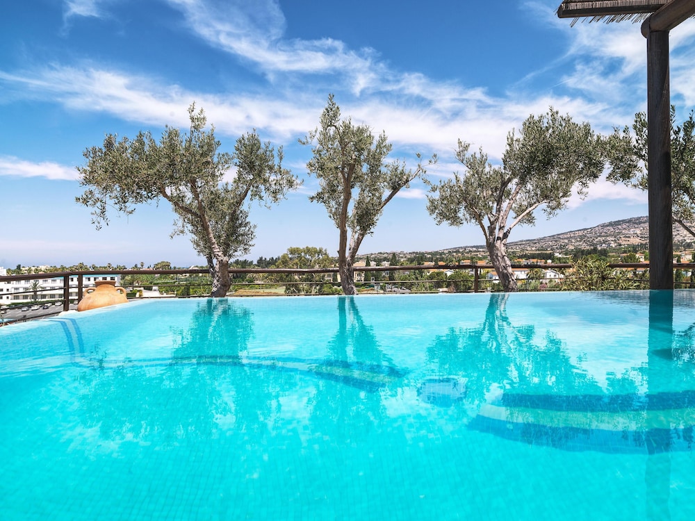 Coral Beach Hotel and Resort — Swimming pool in Peyia, Paphos Region