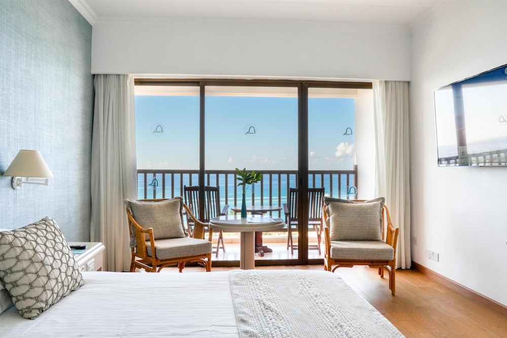 Coral Beach Hotel and Resort — Hotel rooms in Peyia, Paphos Region