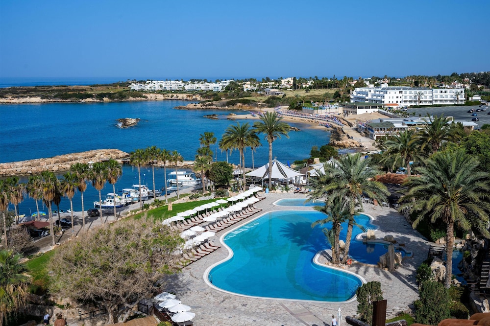 Coral Beach Hotel and Resort — Swimming pool in Peyia, Paphos Region