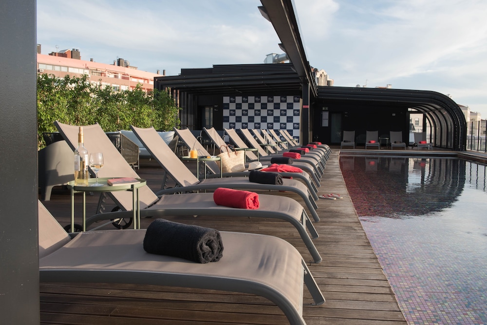 Upon Lisbon Prime Residences — Swimming pool in Lisbon, Lisboa