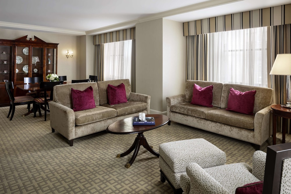 Fairmont Royal York — Hotel rooms in Toronto, Ontario