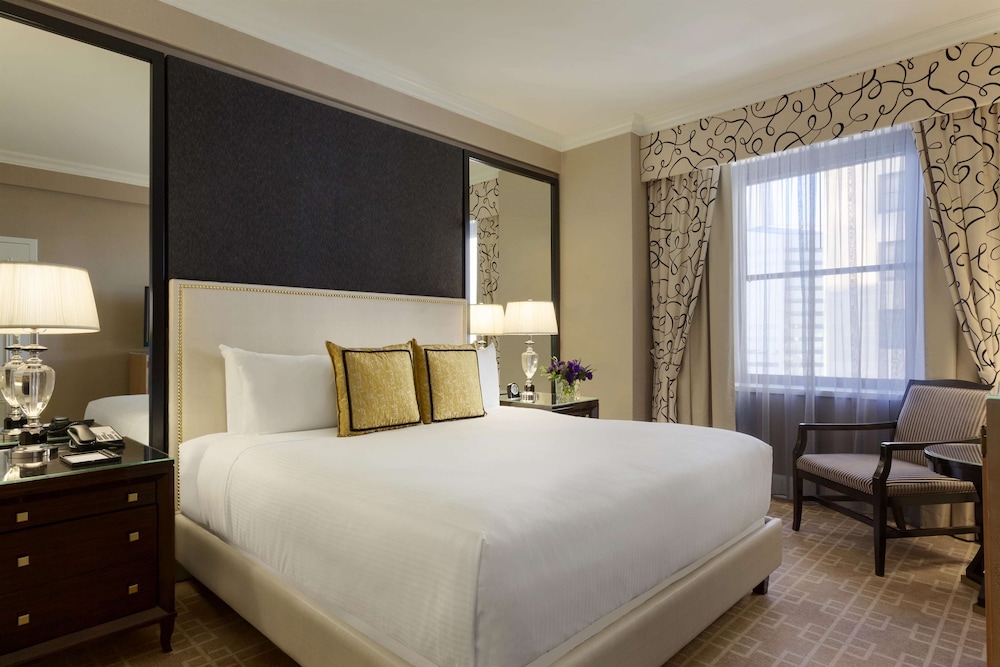 Fairmont Royal York — Hotel rooms in Toronto, Ontario