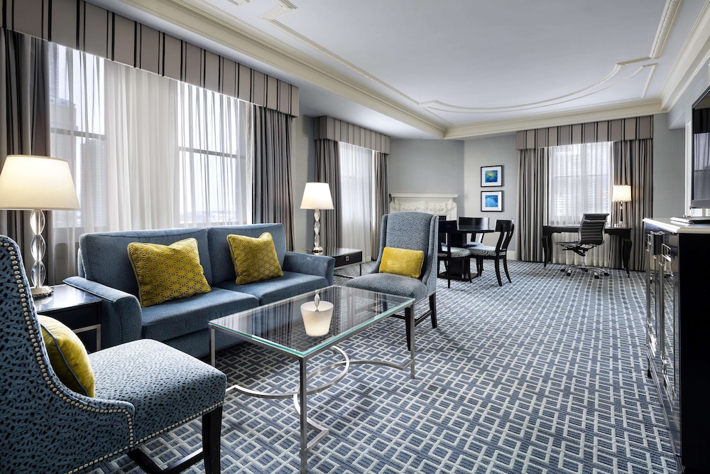 Fairmont Royal York — Hotel rooms in Toronto, Ontario