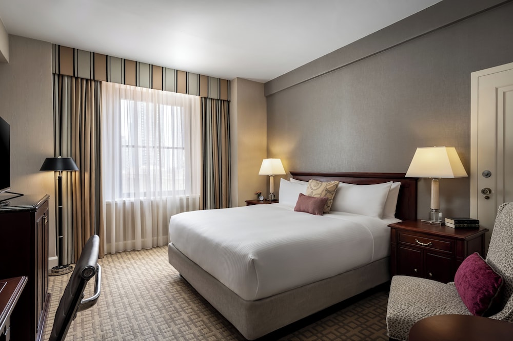 Fairmont Royal York — Hotel rooms in Toronto, Ontario