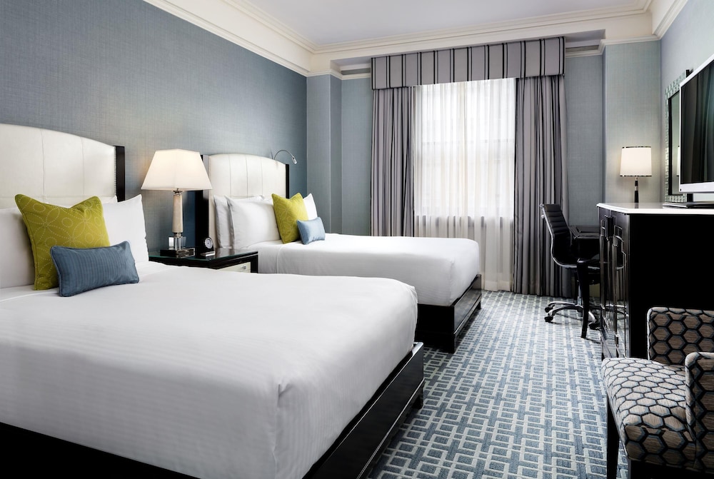 Fairmont Royal York — Hotel rooms in Toronto, Ontario
