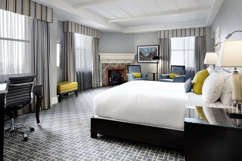 Fairmont Royal York — Hotel rooms in Toronto, Ontario