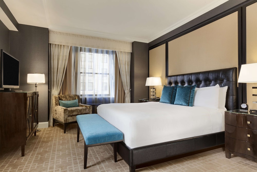 Fairmont Royal York — Hotel rooms in Toronto, Ontario