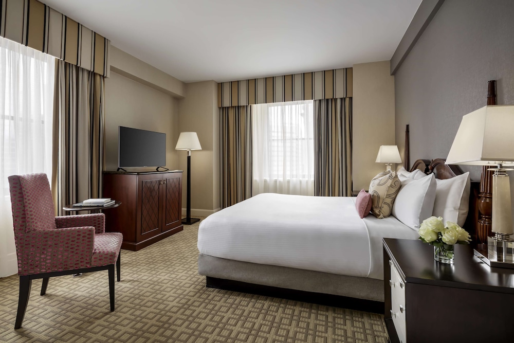 Fairmont Royal York — Hotel rooms in Toronto, Ontario
