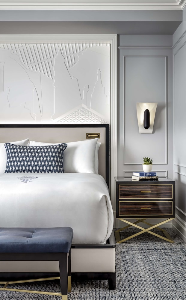 Fairmont Royal York — Hotel rooms in Toronto, Ontario