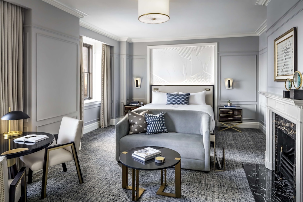 Fairmont Royal York — Hotel rooms in Toronto, Ontario