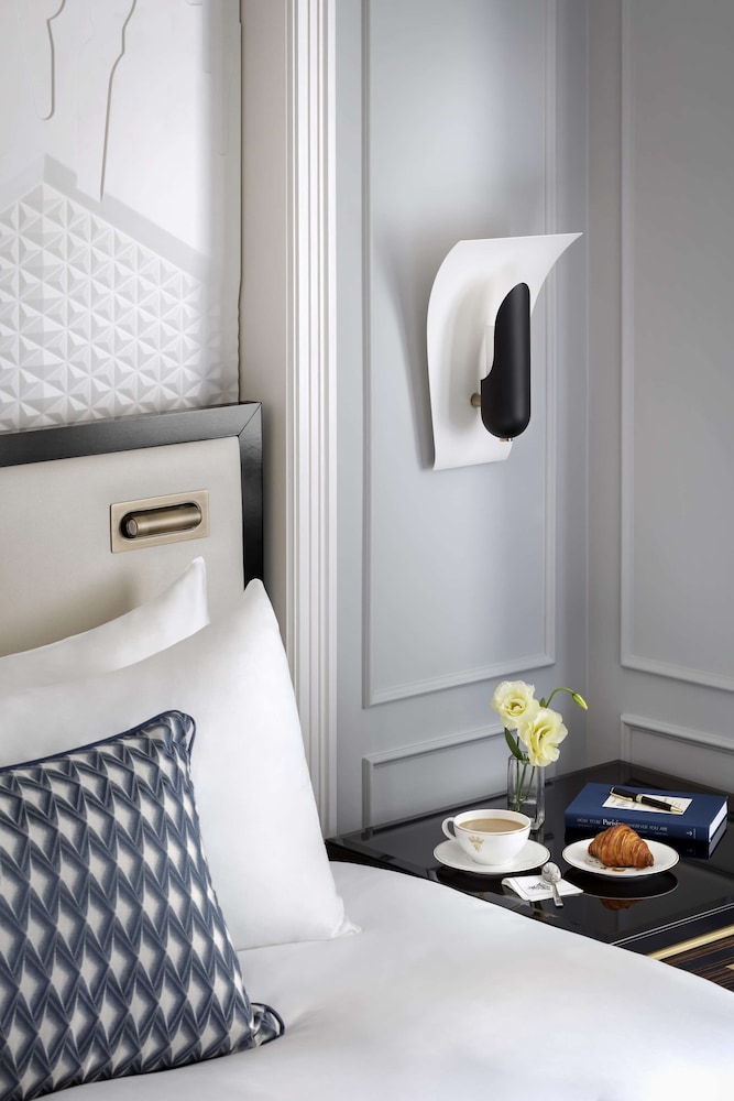 Fairmont Royal York — Hotel rooms in Toronto, Ontario