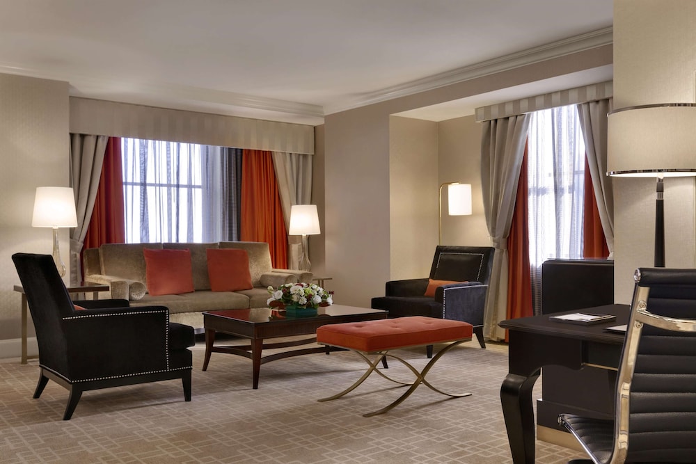 Fairmont Royal York — Hotel rooms in Toronto, Ontario