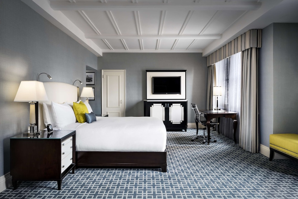Fairmont Royal York — Hotel rooms in Toronto, Ontario